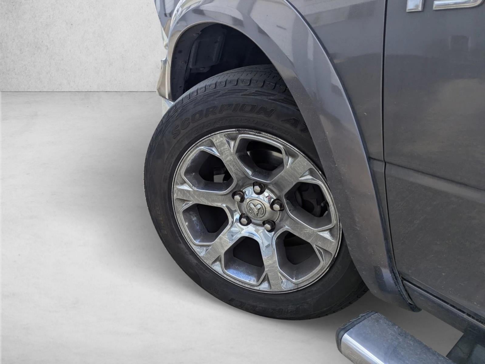 2016 RAM 1500 4WD Crew Cab 6.4 Ft Box Laramie