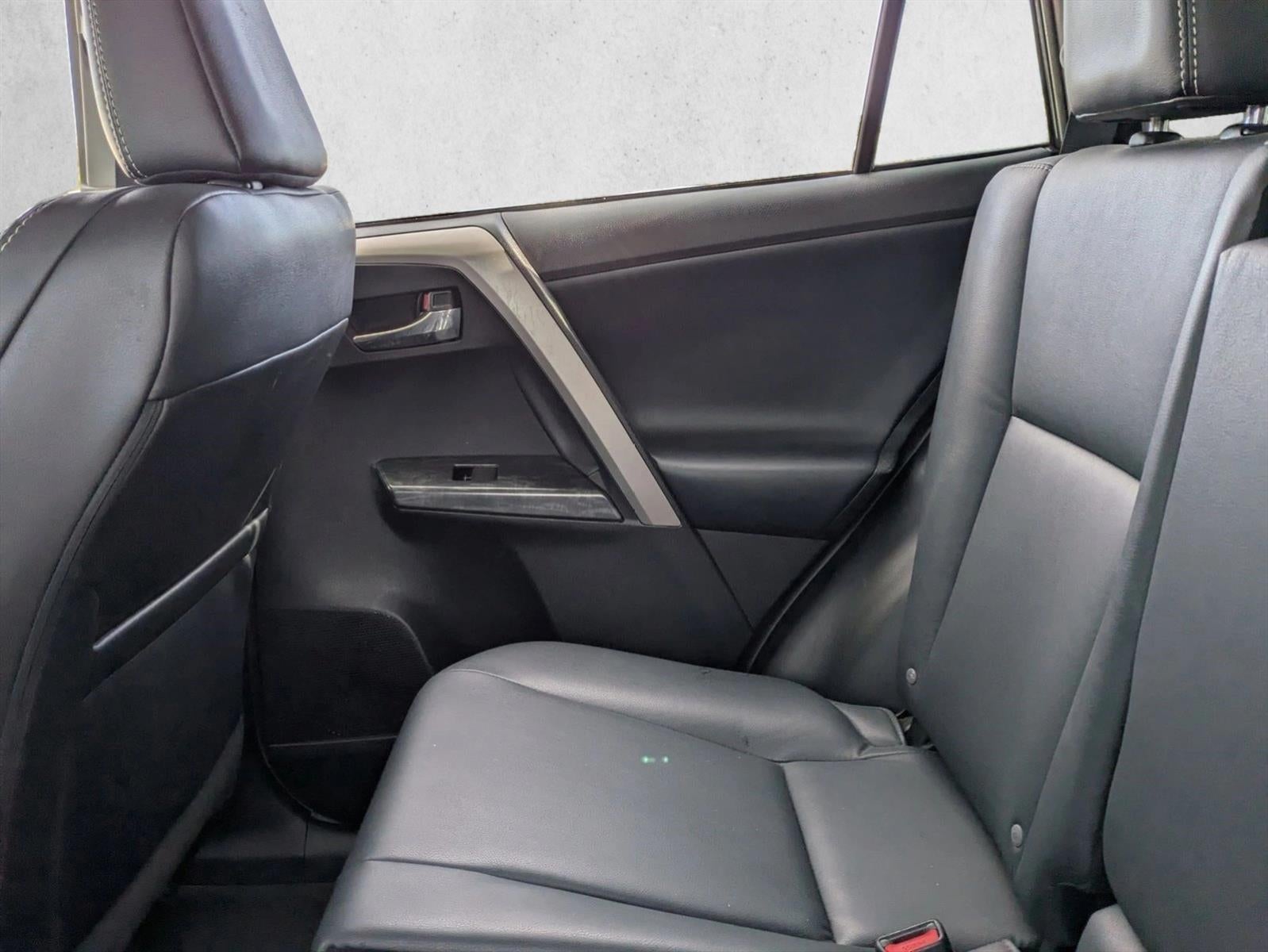 2017 Toyota RAV4 Platinum AWD (Natl)