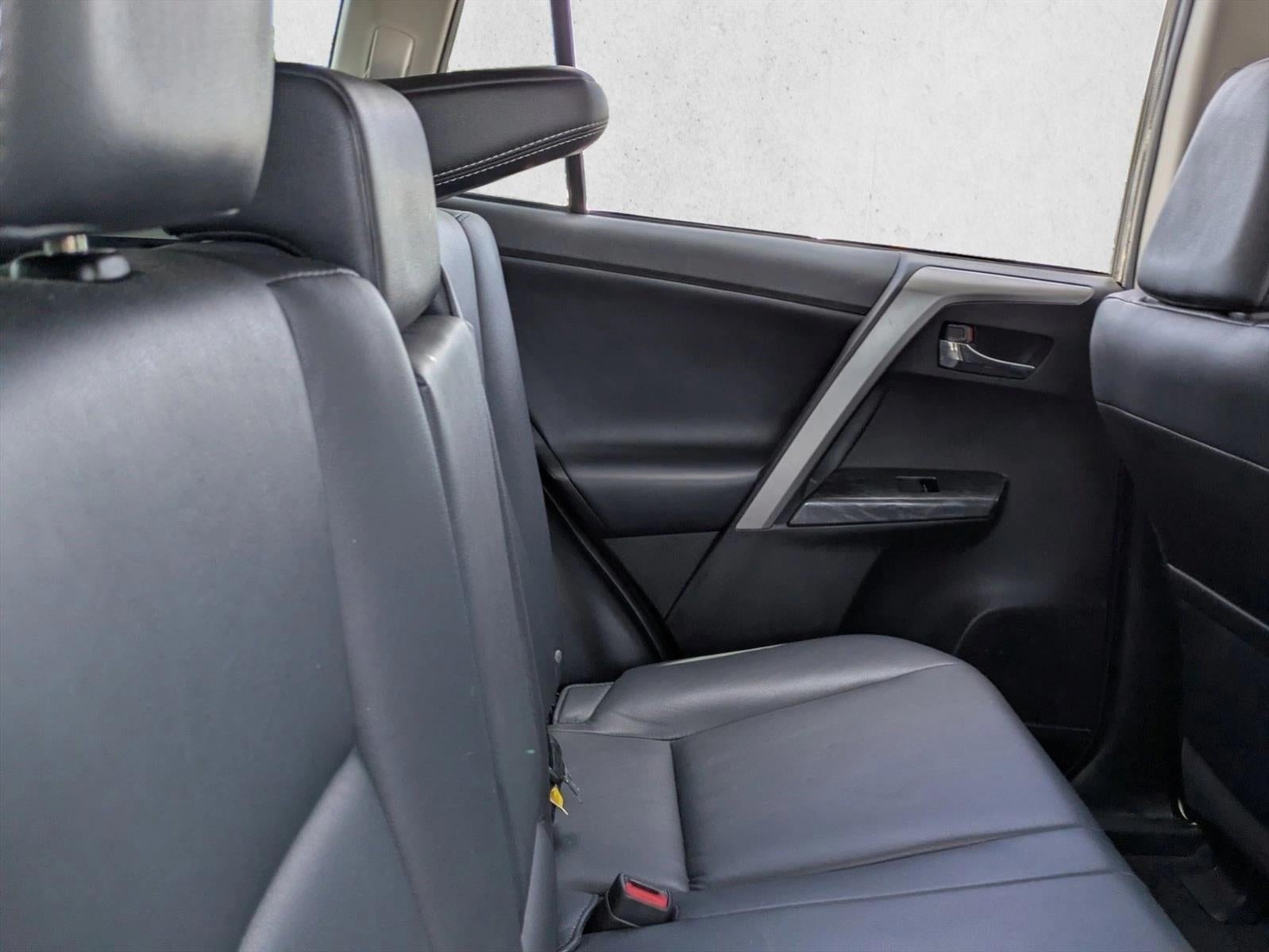 2017 Toyota RAV4 Platinum AWD (Natl)