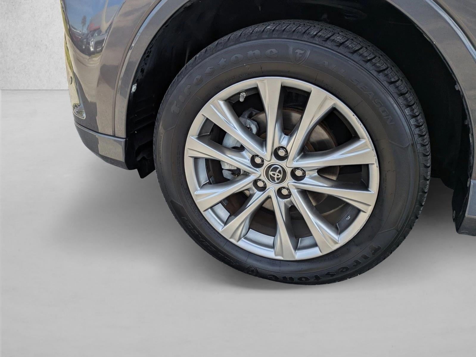 2017 Toyota RAV4 Platinum AWD (Natl)