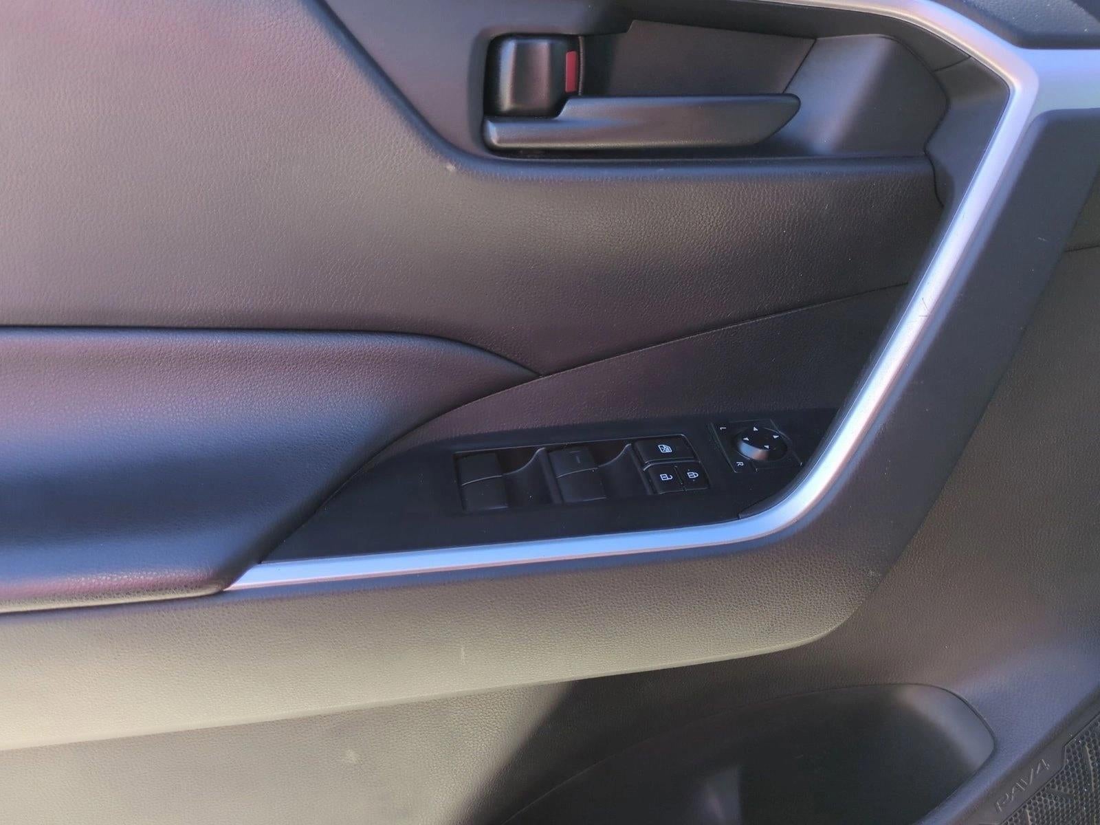 2021 Toyota RAV4 LE AWD (Natl)