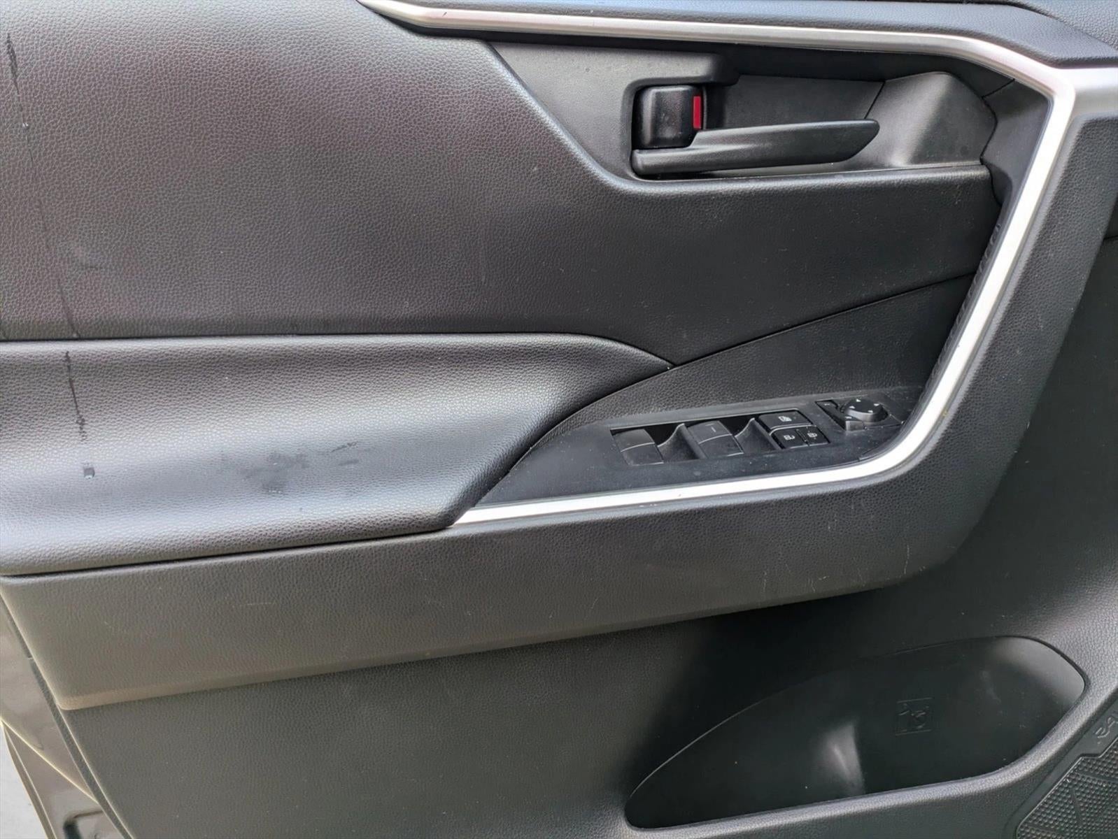 2021 Toyota RAV4 LE AWD (Natl)