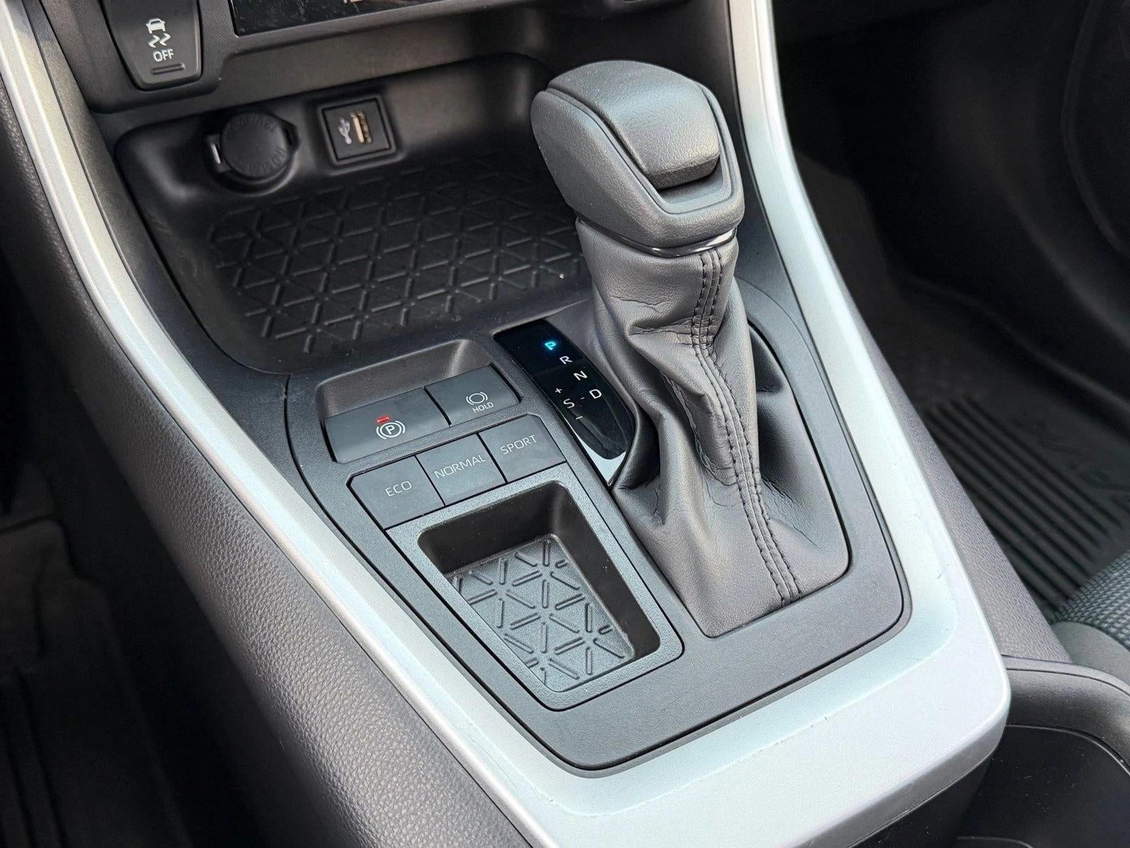 2024 Toyota RAV4 LE FWD (GS)