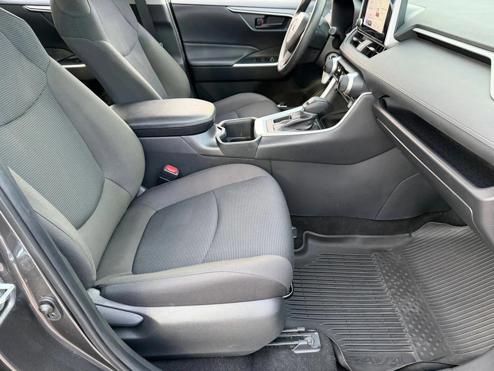 2024 Toyota RAV4 LE FWD (GS)