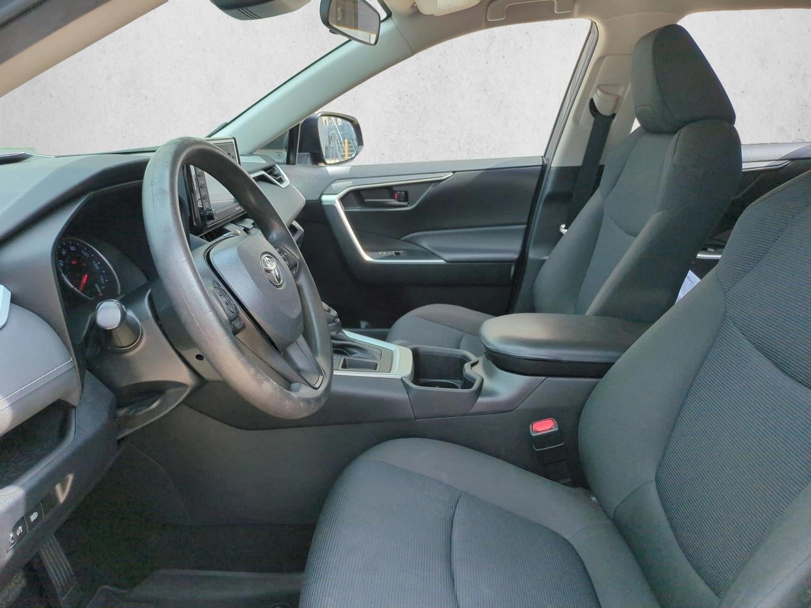 2022 Toyota RAV4 LE FWD (GS)