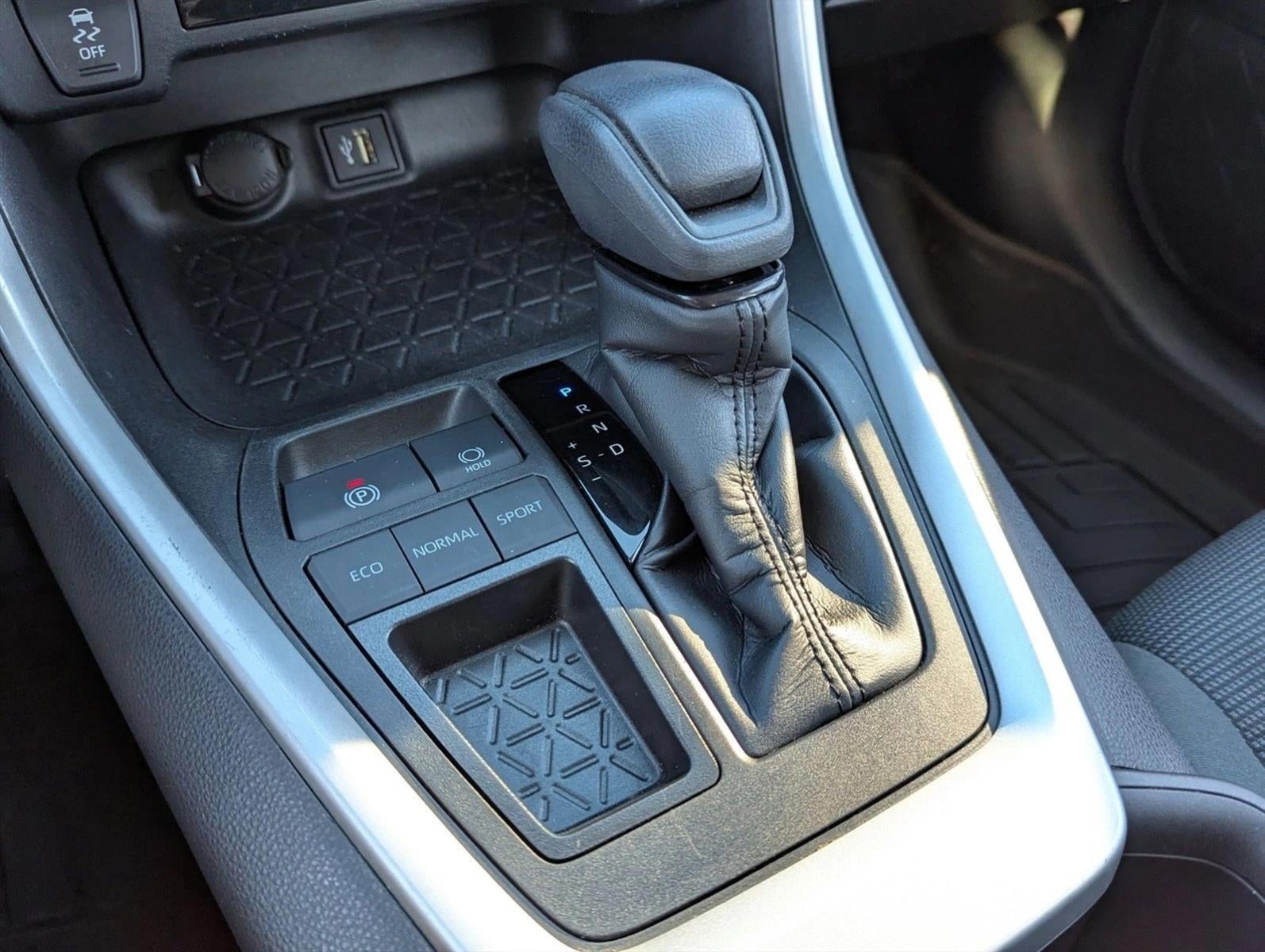 2023 Toyota RAV4 LE FWD (GS)