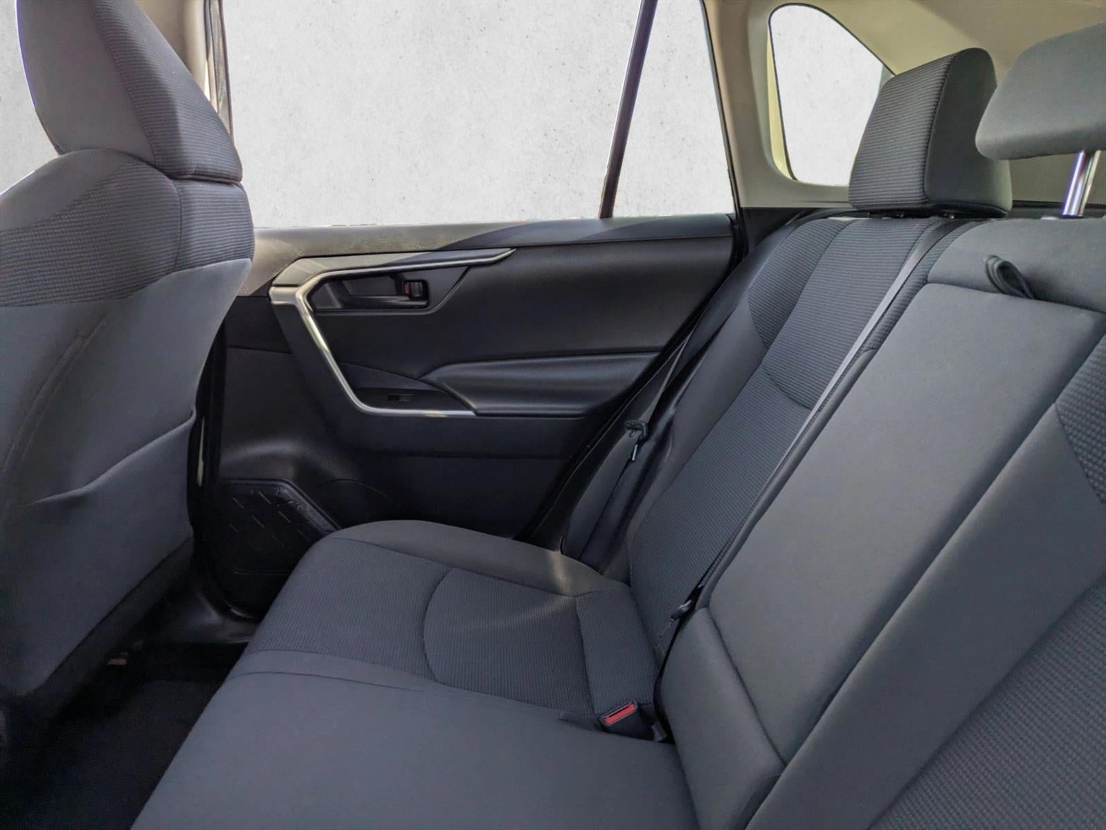 2020 Toyota RAV4 LE FWD (GS)