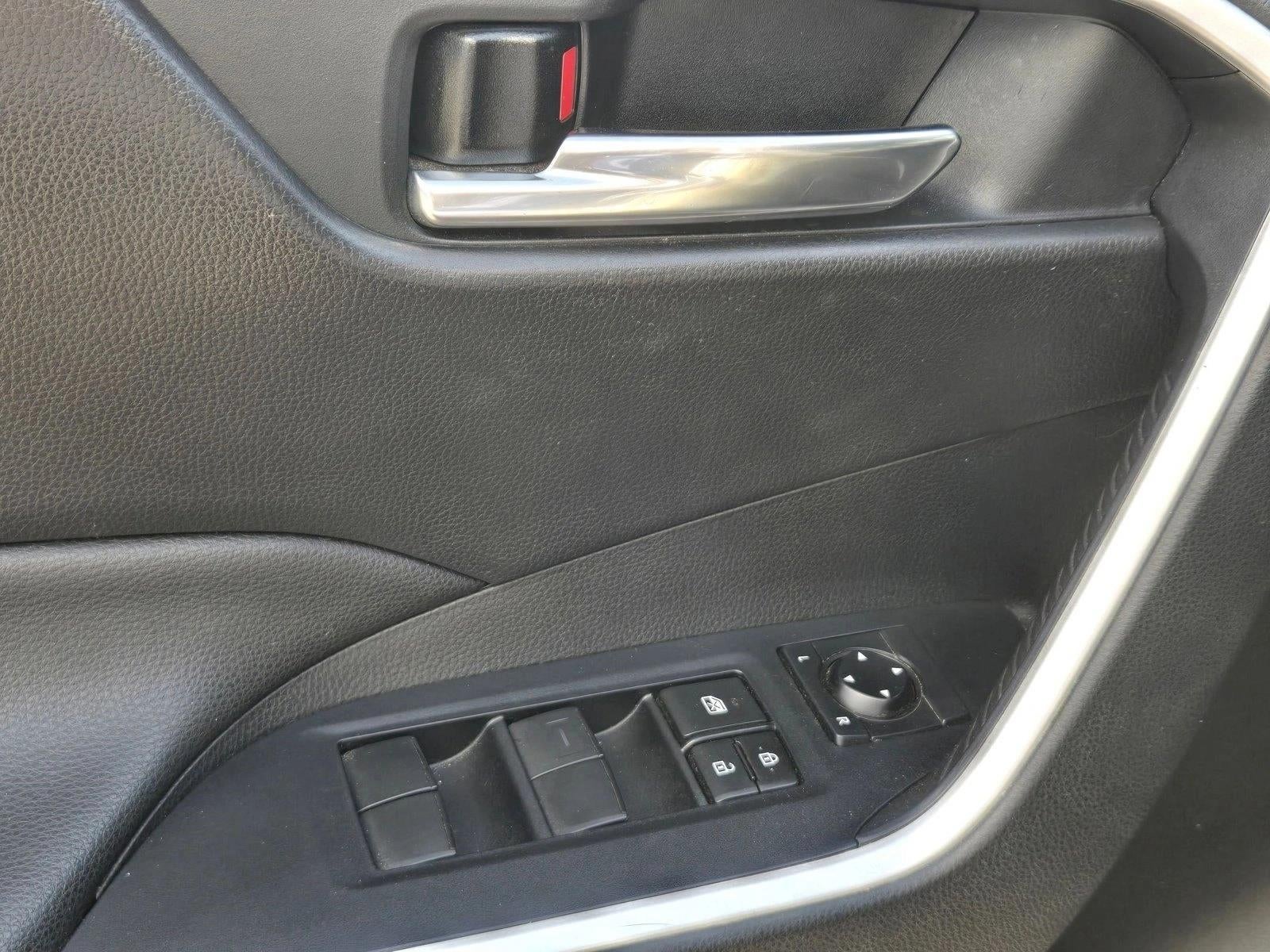 2021 Toyota RAV4 XLE FWD (GS)