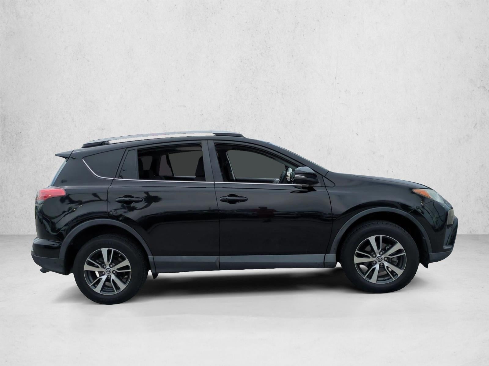2017 Toyota RAV4 XLE FWD (GS)