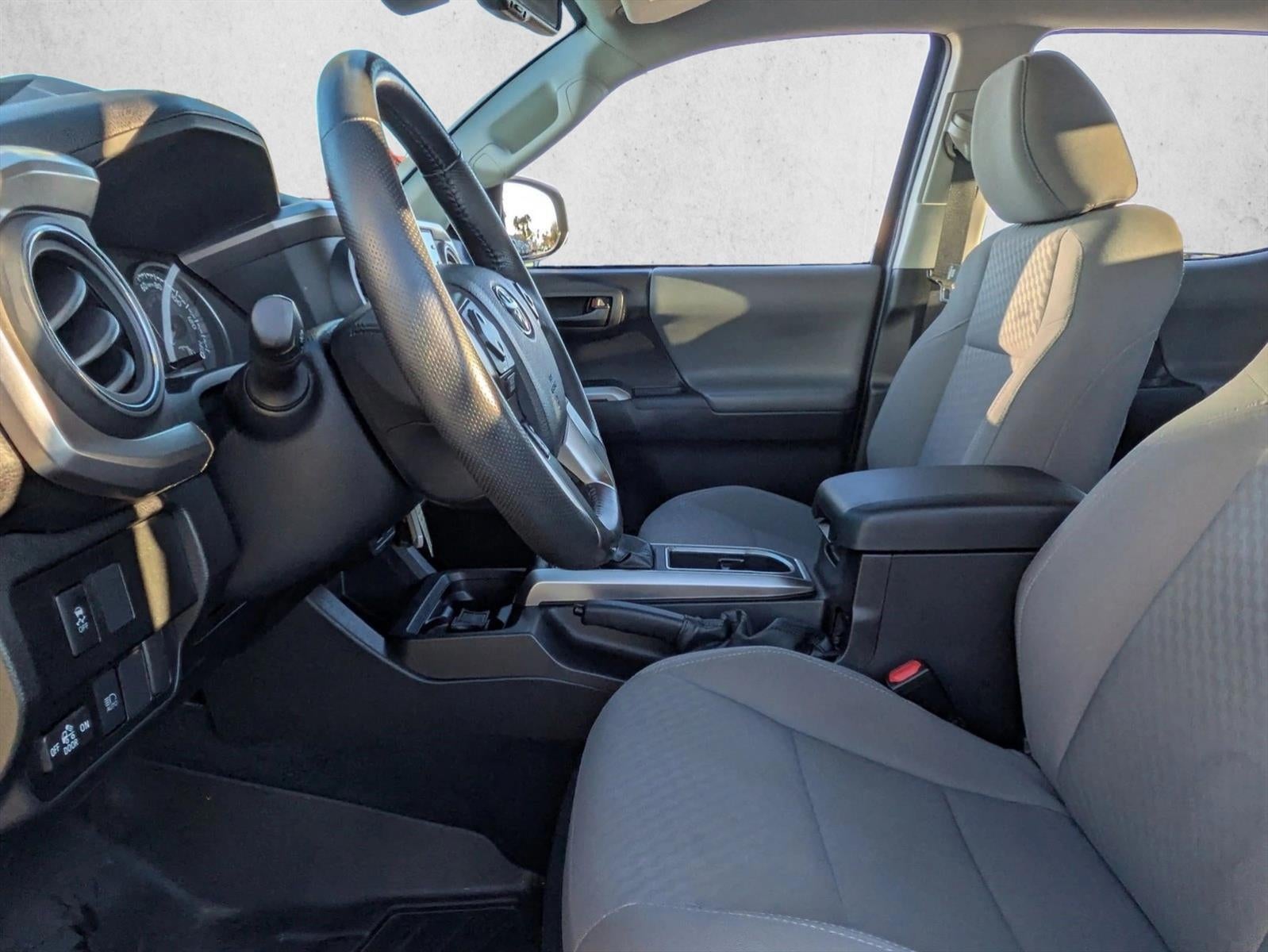 2022 Toyota Tacoma 2WD 2WD SR5 Double Cab 5' Bed V6 AT (GS)