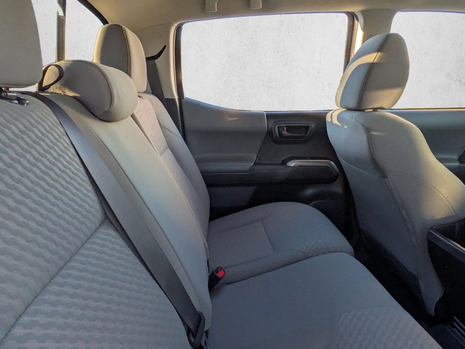 2022 Toyota Tacoma 2WD 2WD SR5 Double Cab 5' Bed V6 AT (GS)