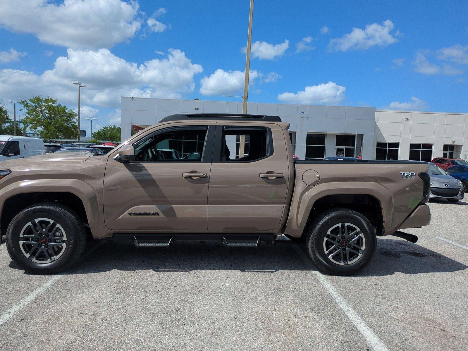 2026 Toyota Tacoma 4WD 4WD TRD Sport Double Cab 5' Bed AT (Natl)
