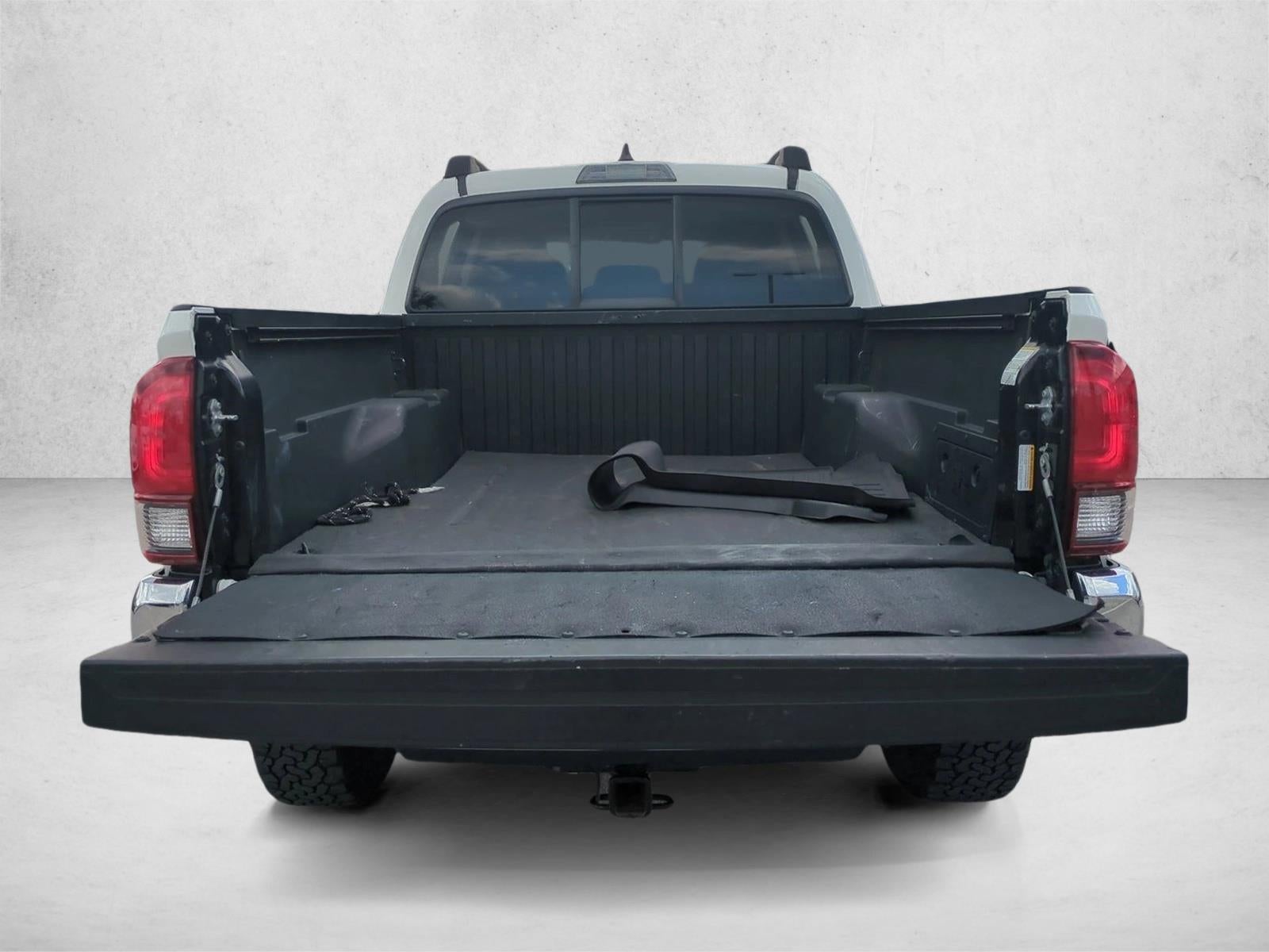 2022 Toyota Tacoma 2WD 2WD SR5 Double Cab 5' Bed I4 AT (SE)