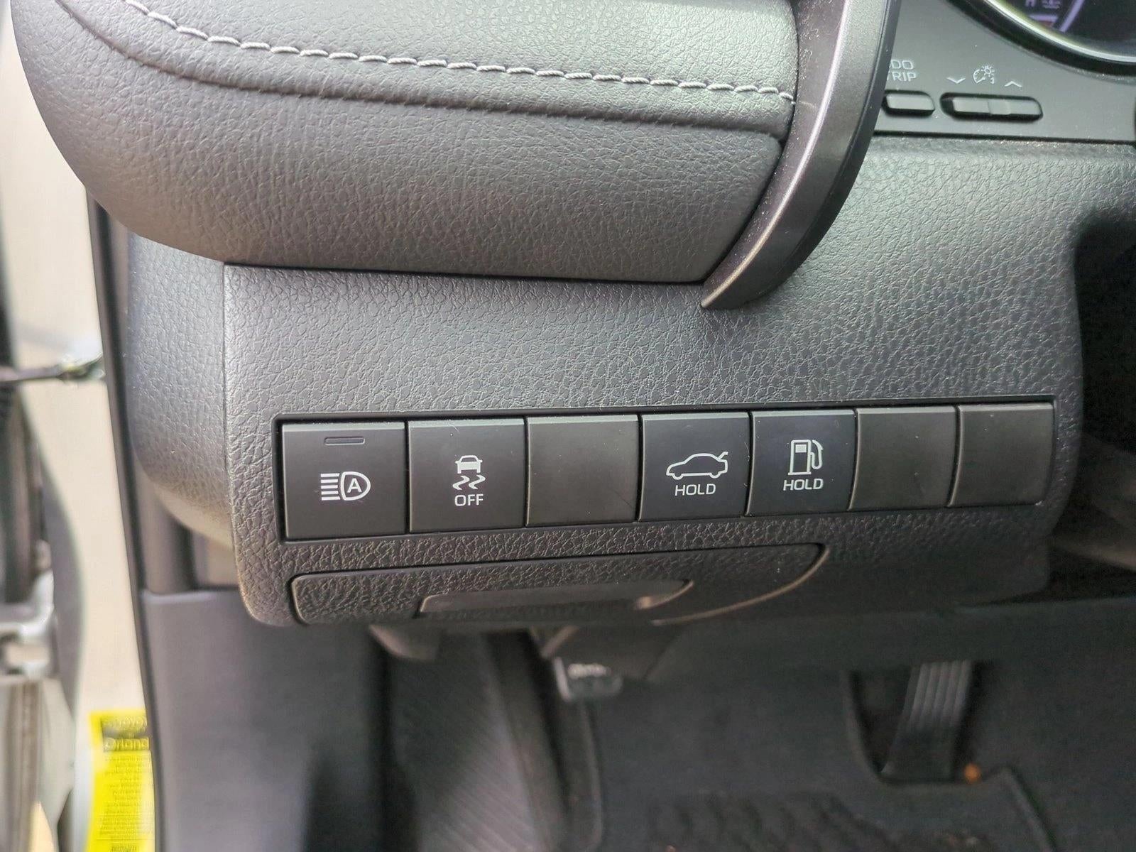 2019 Toyota Camry SE Auto (SE)
