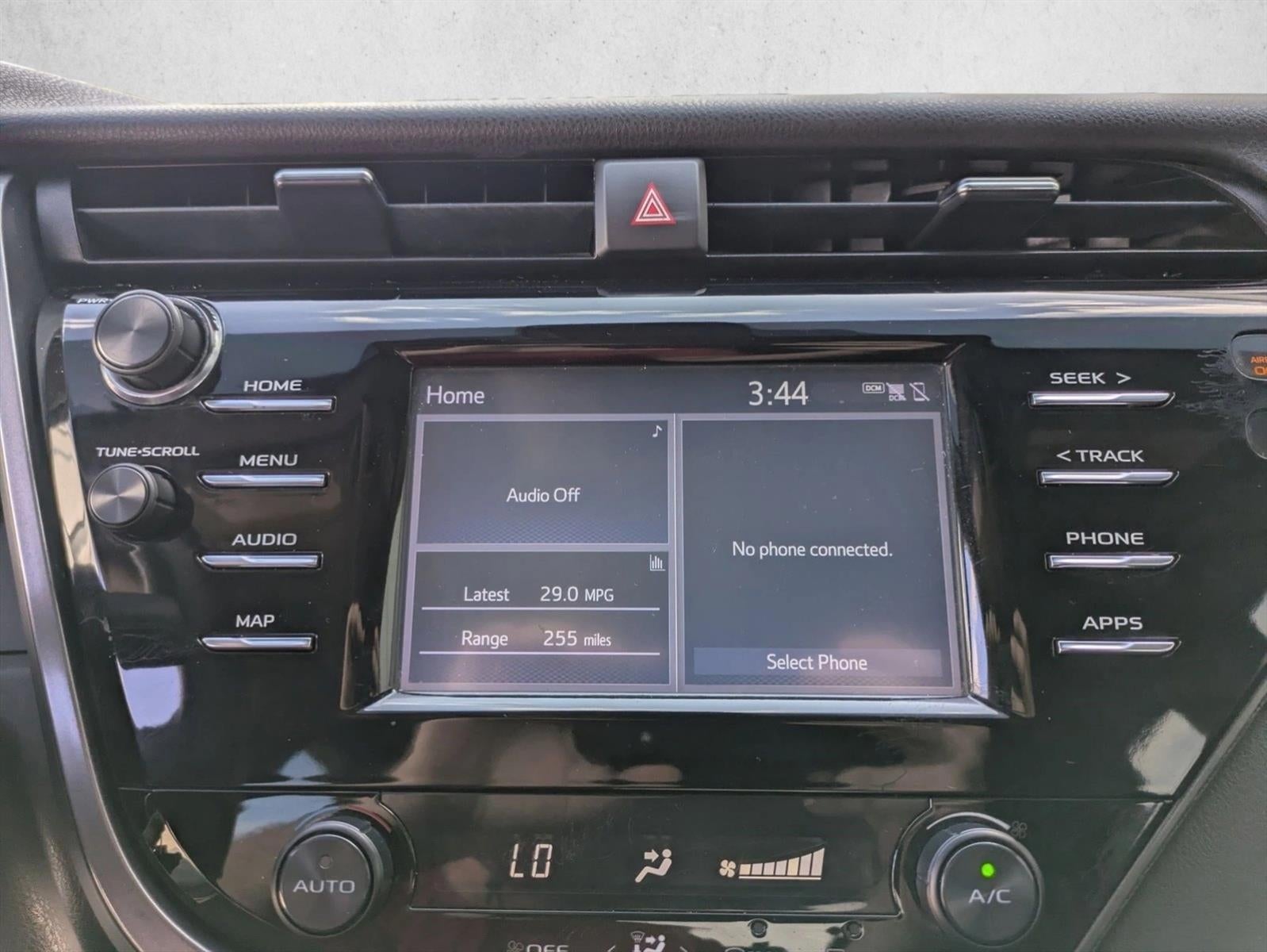 2019 Toyota Camry SE Auto (SE)