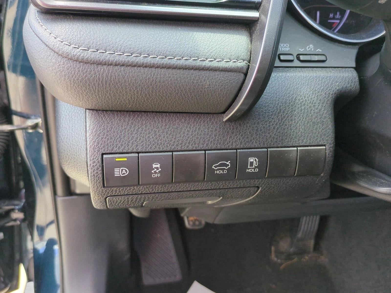 2019 Toyota Camry SE Auto (SE)