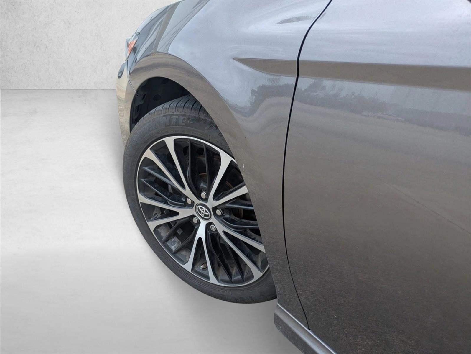 2018 Toyota Camry SE Auto (SE)