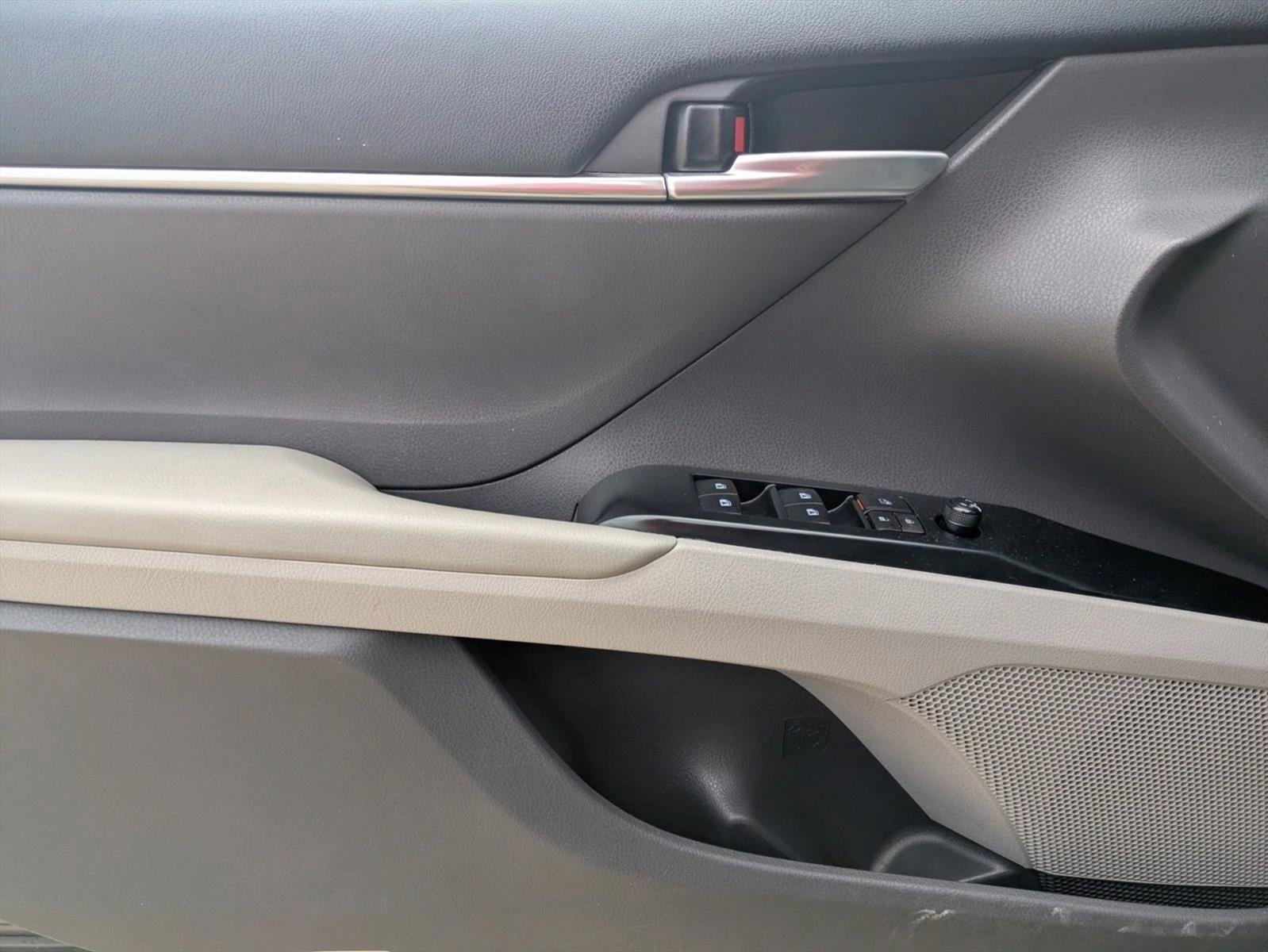 2018 Toyota Camry SE Auto (SE)