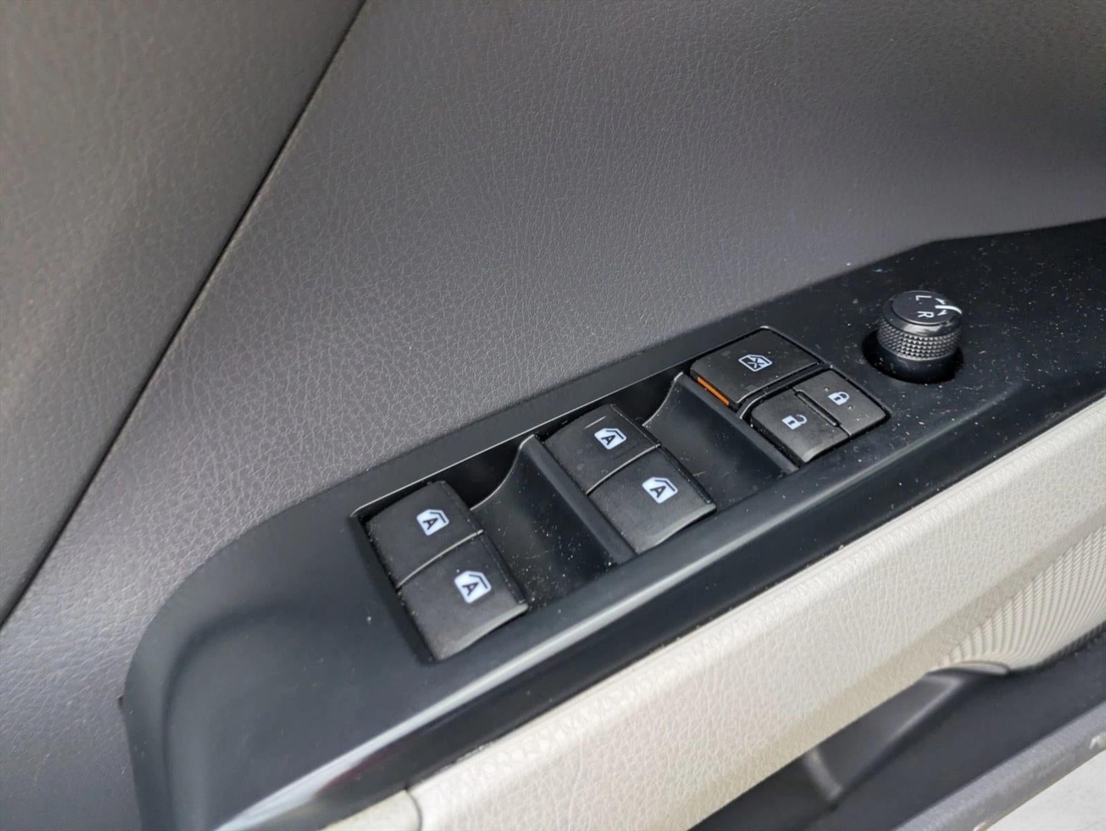 2018 Toyota Camry SE Auto (SE)