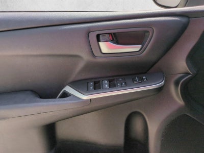 2017 Toyota Camry SE Auto (SE)