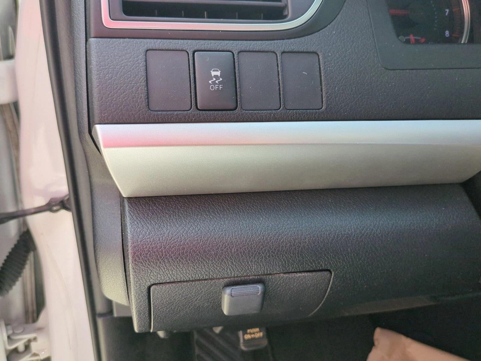 2017 Toyota Camry SE Auto (SE)