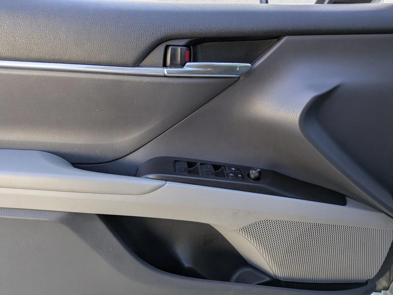 2022 Toyota Camry LE Auto (SE)