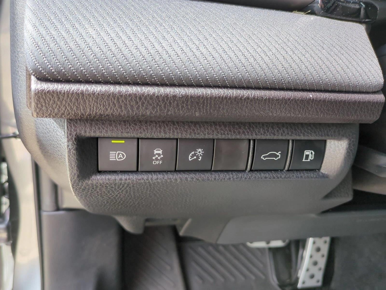 2025 Toyota Camry SE (SE)