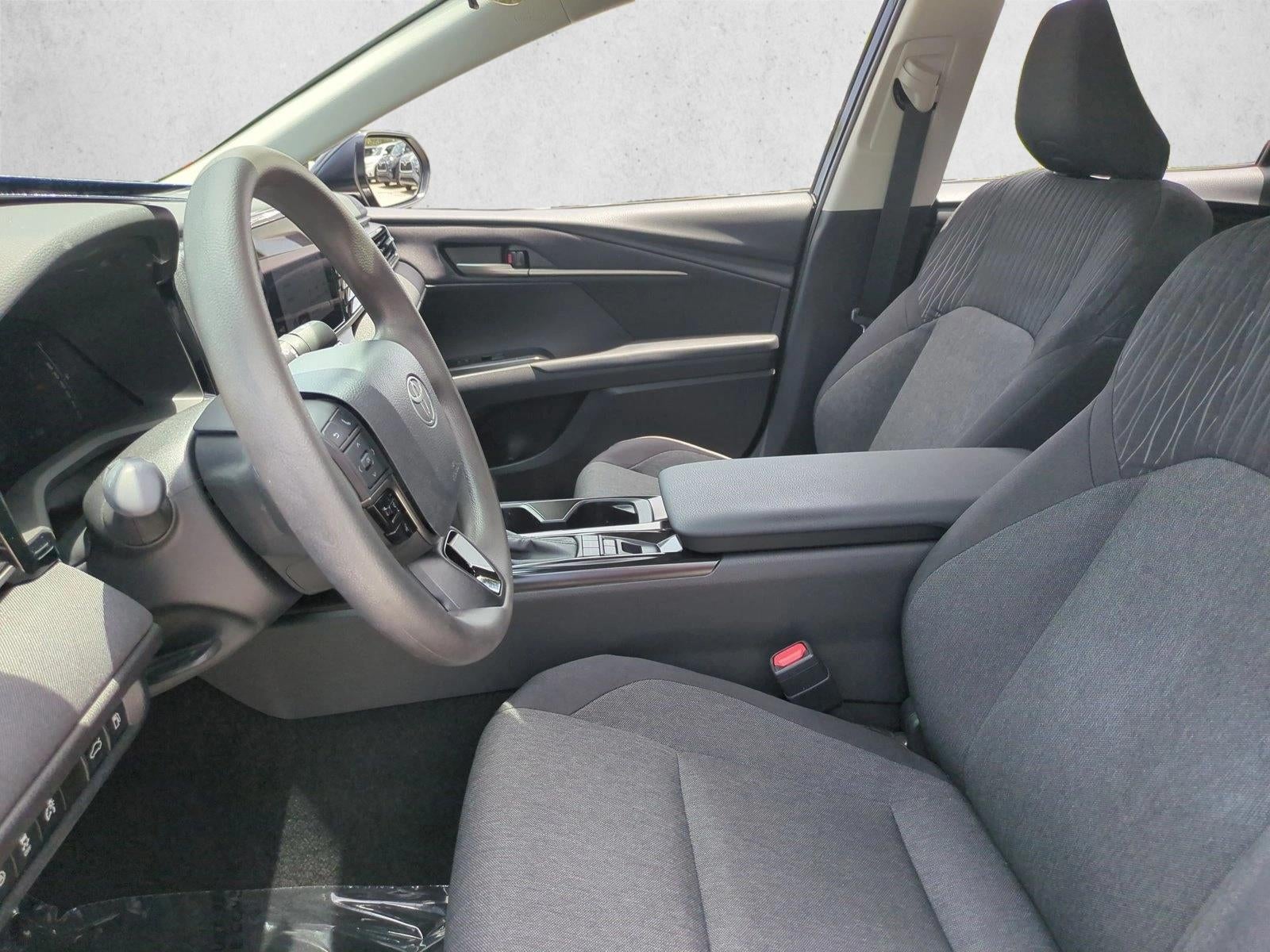 2025 Toyota Camry LE (Natl)