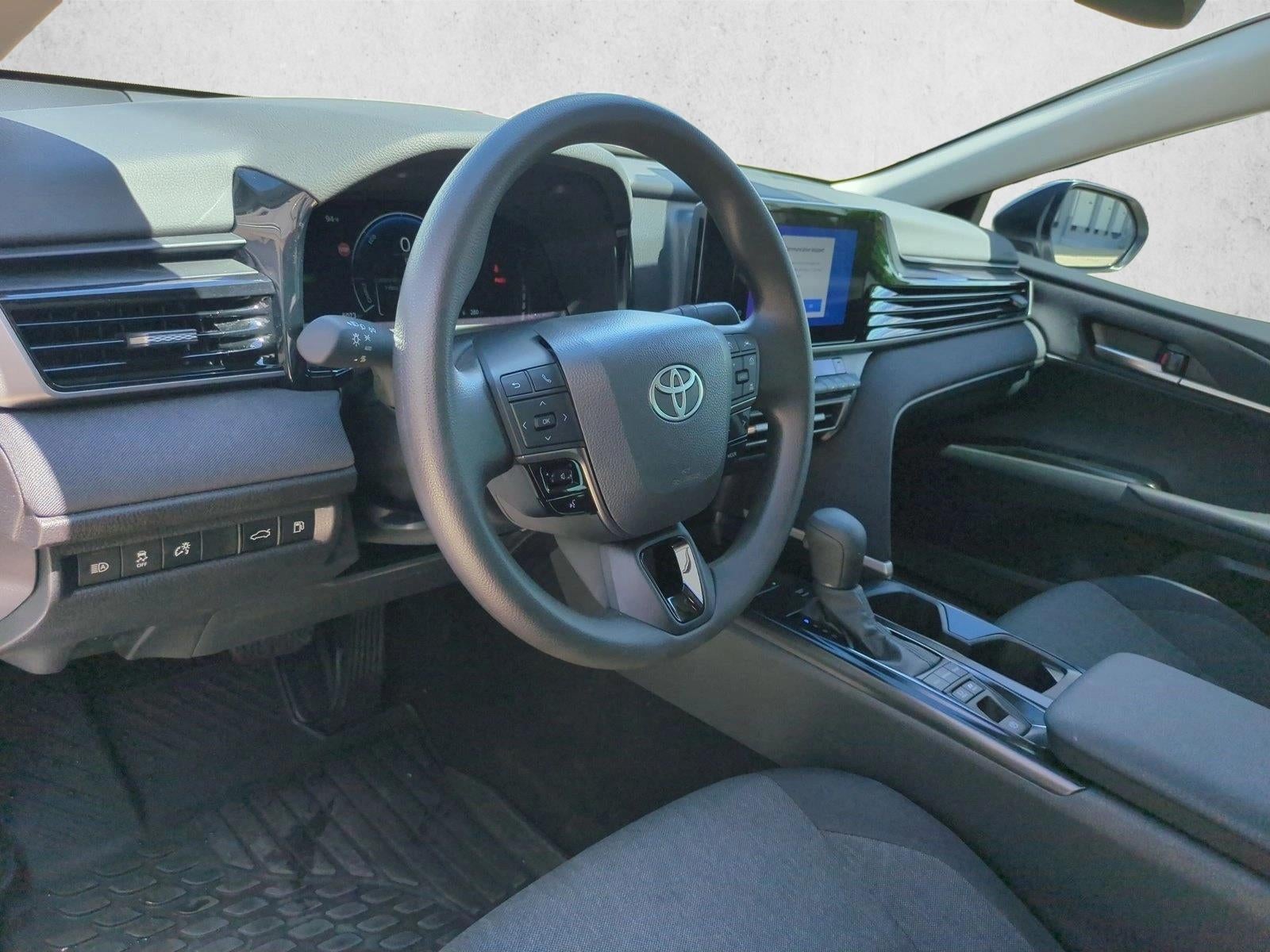 2025 Toyota Camry LE (SE)