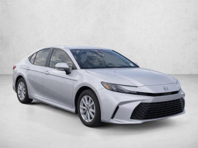 2025 Toyota Camry LE (SE)
