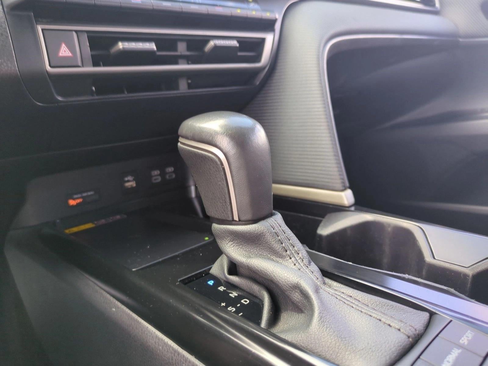 2025 Toyota Camry SE (Natl)