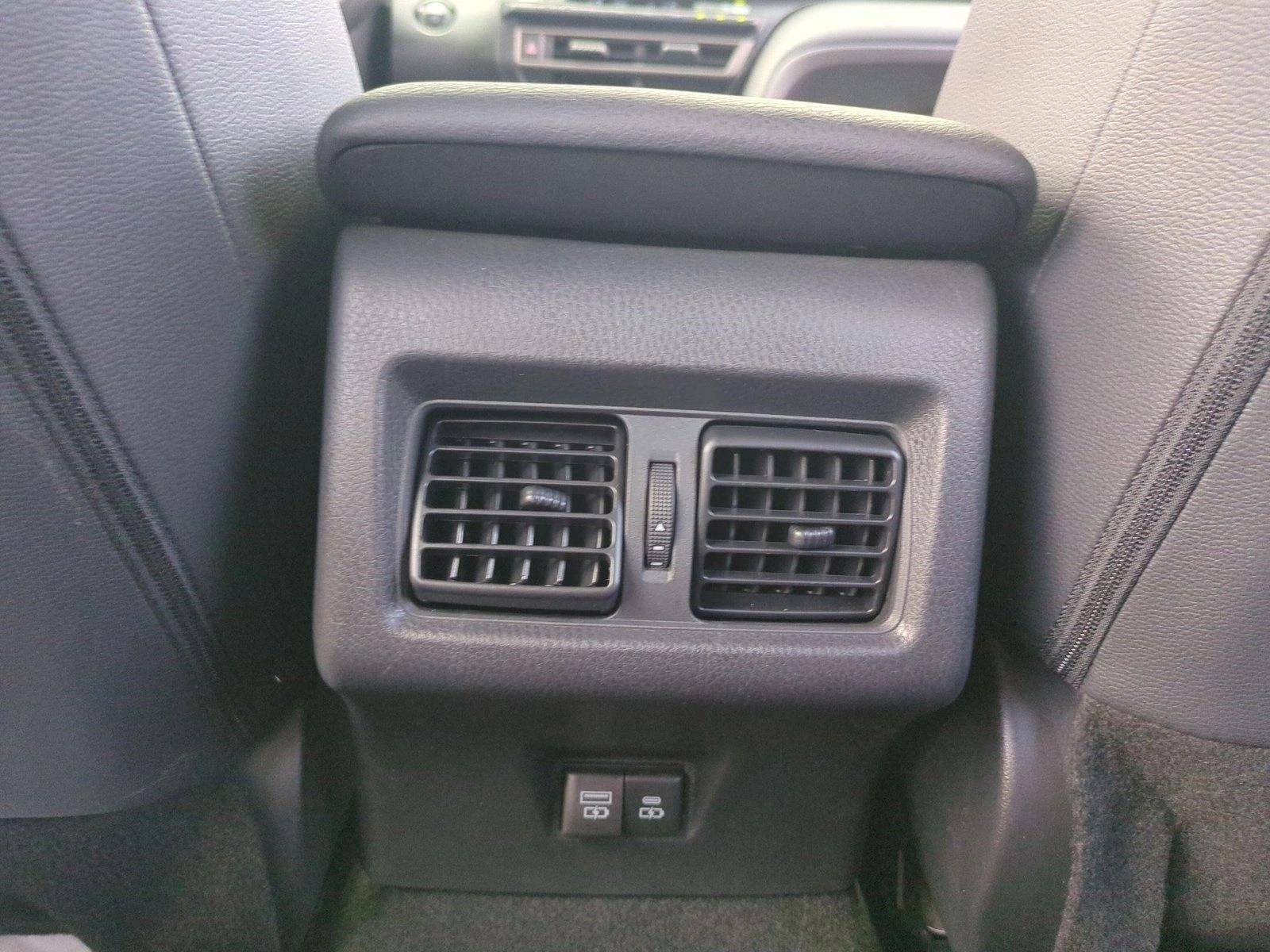 2025 Toyota Camry SE (Natl)