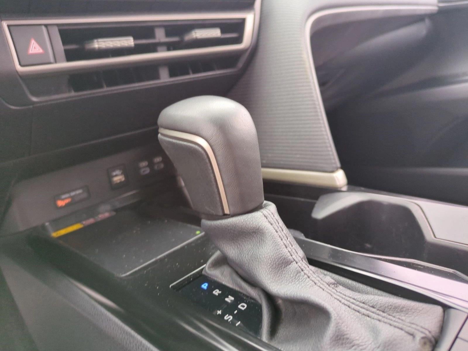 2025 Toyota Camry SE (SE)