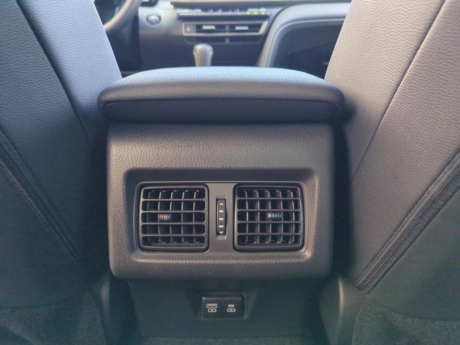 2025 Toyota Camry SE (Natl)