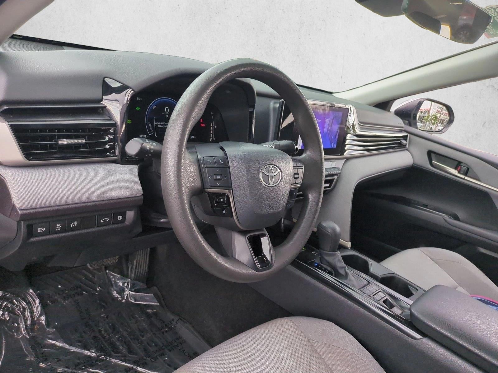 2025 Toyota Camry LE (Natl)
