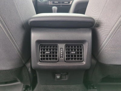 2025 Toyota Camry LE (Natl)