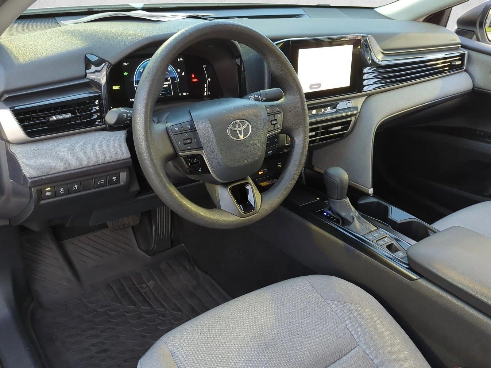 2025 Toyota Camry LE (Natl)