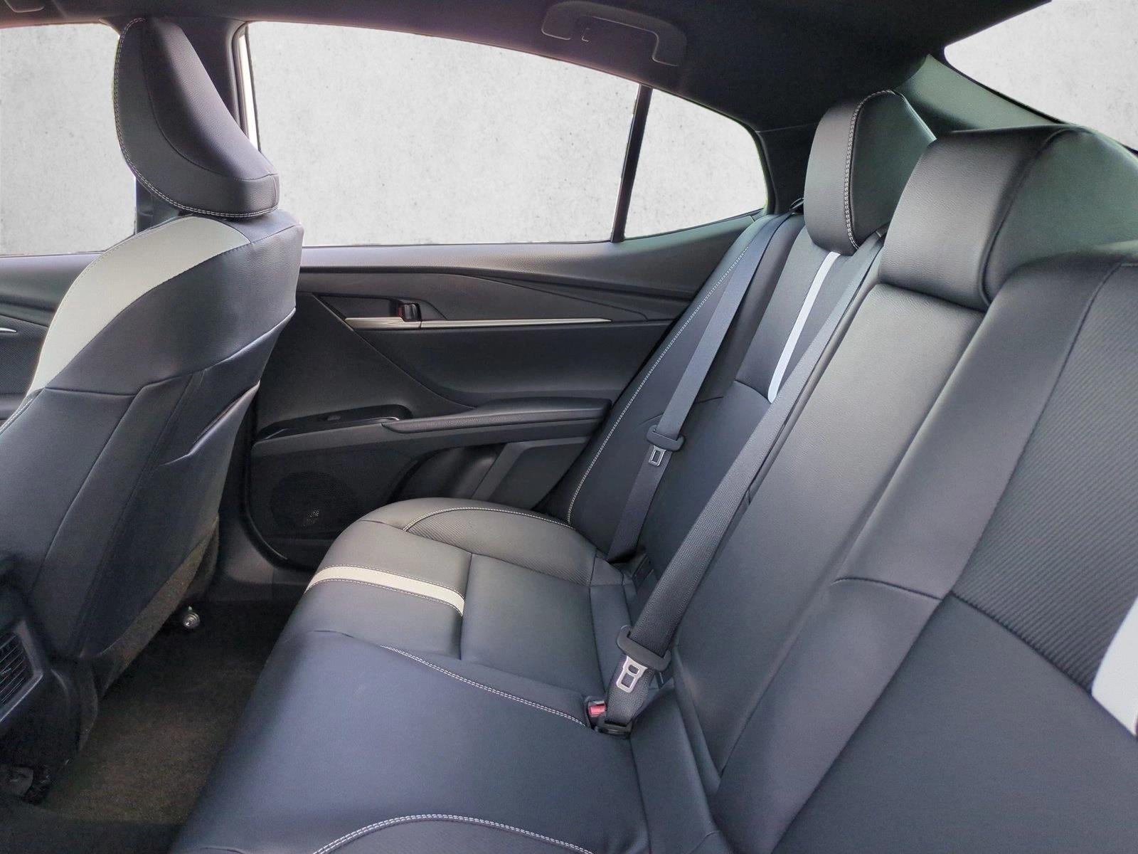 2025 Toyota Camry SE (Natl)