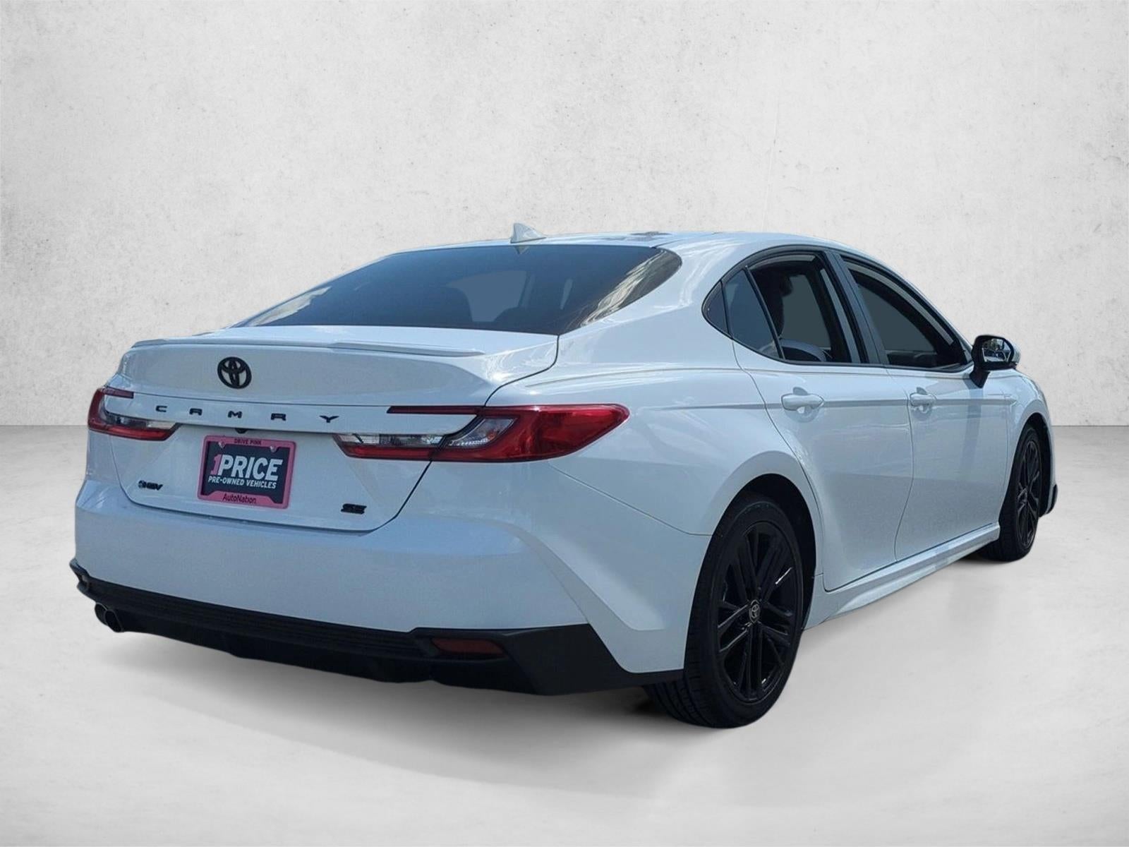 2025 Toyota Camry SE (Natl)