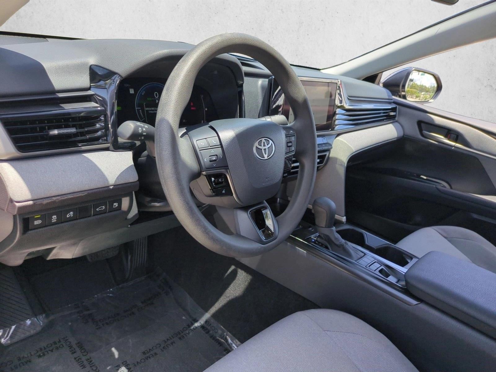 2025 Toyota Camry LE (SE)