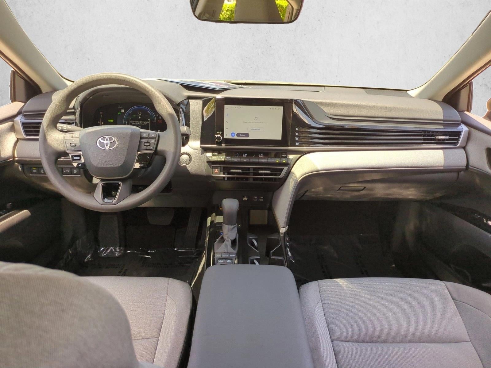 2025 Toyota Camry LE (SE)