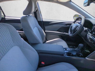 2025 Toyota Camry LE (SE)