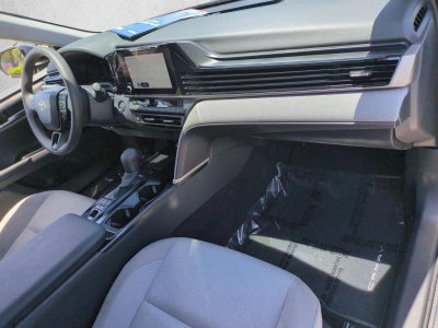 2025 Toyota Camry LE (SE)