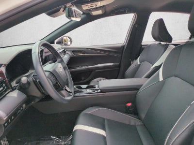 2025 Toyota Camry SE (Natl)