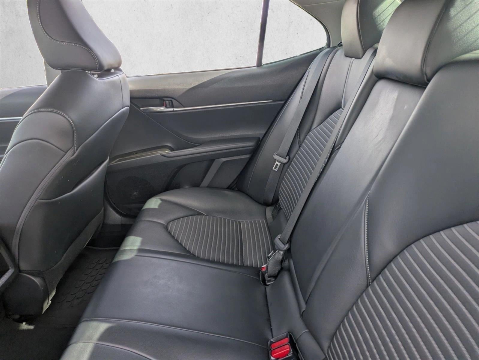 2022 Toyota Camry SE Auto (SE)