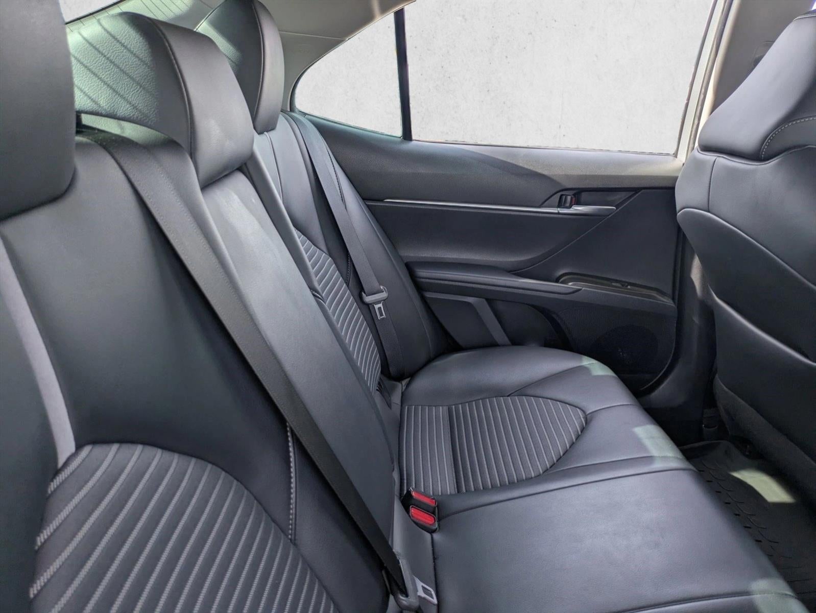 2022 Toyota Camry SE Auto (SE)