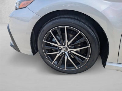 2022 Toyota Camry SE Auto (SE)