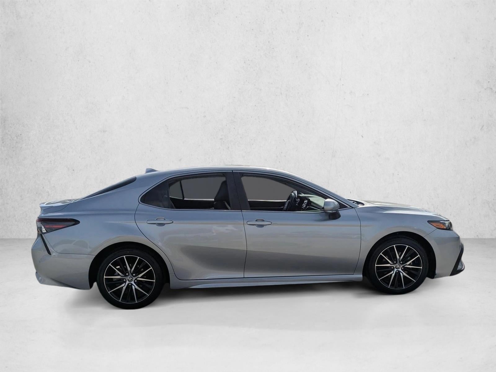 2022 Toyota Camry SE Auto (SE)