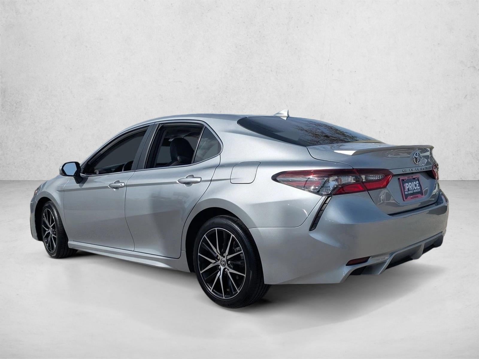 2022 Toyota Camry SE Auto (SE)