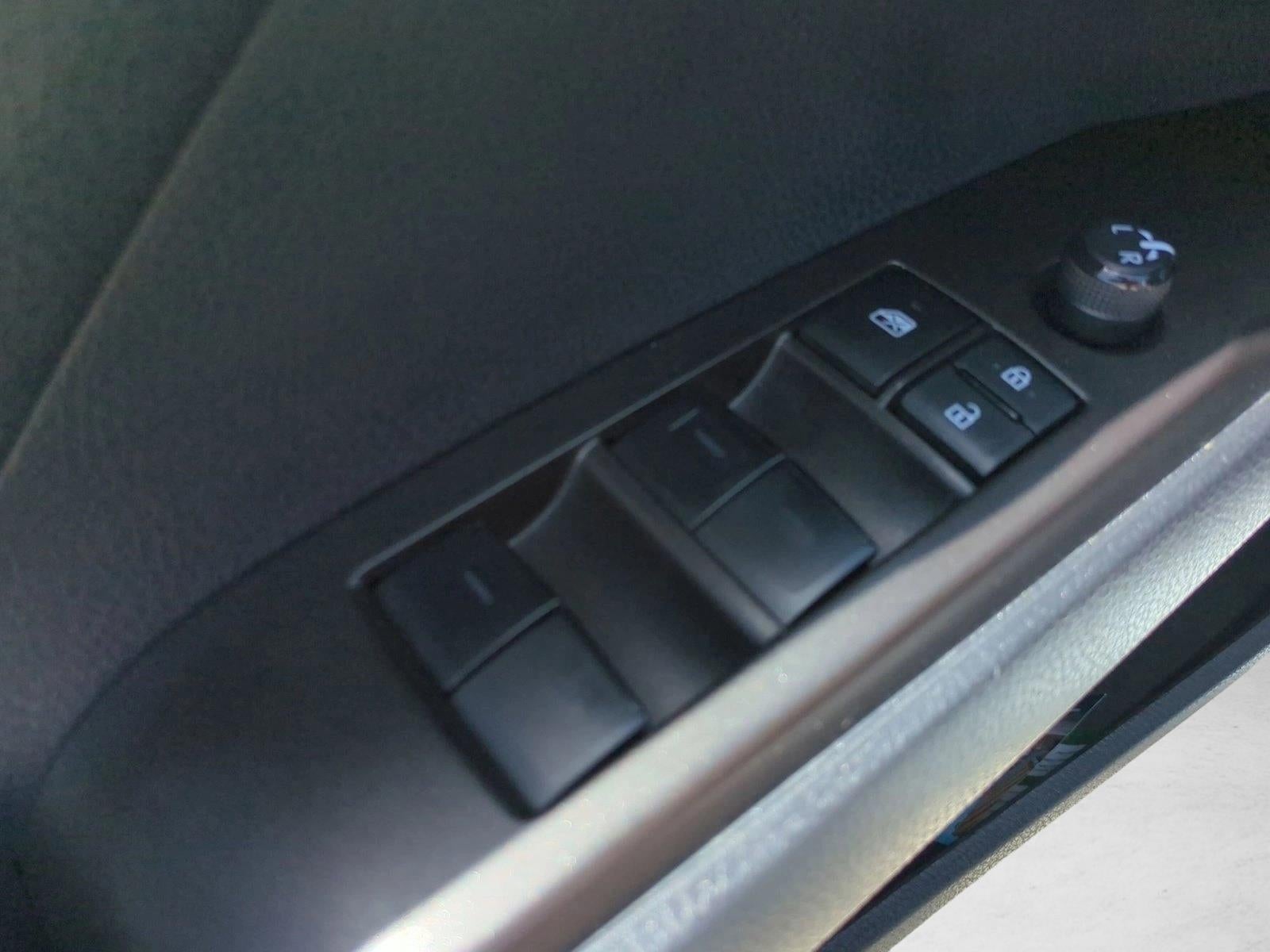 2023 Toyota Camry SE Auto (SE)